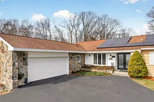 1 Tanglewood Dr, Norwich, CT 06360 - Photo 2