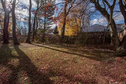 25 Myron Avenue, Bridgeport, CT 06606 - Photo 22