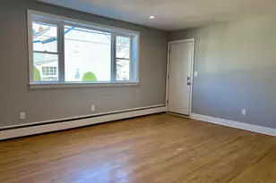 7 Dale St, Stamford, CT 06902 - Photo 2