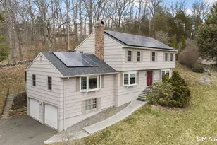 32 Macmath Dr, Trumbull, CT 06611 - Photo 1