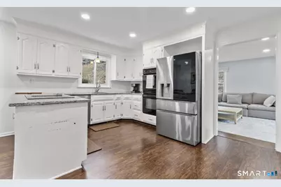 32 Macmath Drive, Trumbull, CT 06611 - Photo 8