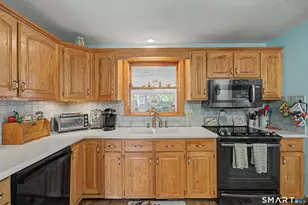 13 Reynolds Dr, Wallingford, CT 06492 - Photo 6