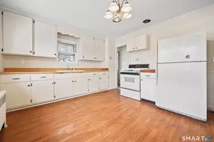 402 Homestead Ave, Waterbury, CT 06705 - Photo 8