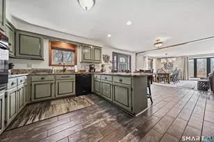 14 Williams Ct, Wolcott, CT 06716 - Photo 2