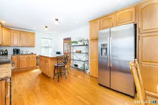 33 Valerie Ct, Hamden, CT 06514 - Photo 6