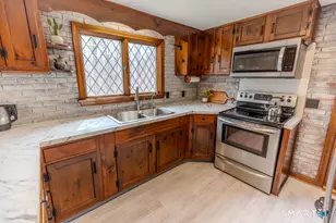 113 W High St, East Hampton, CT 06424 - Photo 10