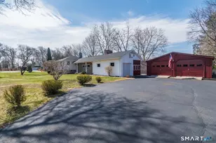 12 Crest Rd, Danbury, CT 06811 - Photo 2