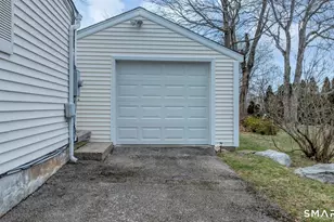 45 Ridgewood Ave, Waterford, CT 06385 - Photo 6