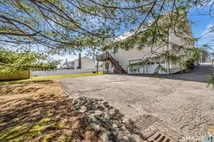 195 Marshall Ln, Derby, CT 06418 - Photo 20