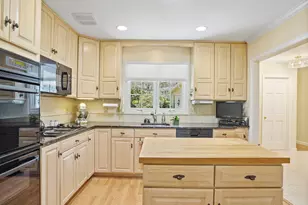 65 Tahmore Pl, Fairfield, CT 06825 - Photo 10