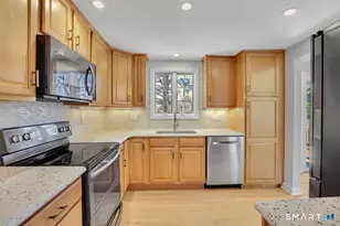 8 Blue Meadow Rd, Middletown, CT 06457 - Photo 12