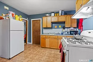 33 Martin St, Hartford, CT 06120 - Photo 8