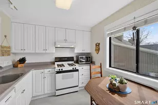 196 Apache Ln, Stratford, CT 06614 - Photo 4