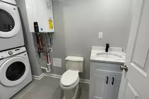 111 Priscilla Cir, Bridgeport, CT 06610 - Photo 8