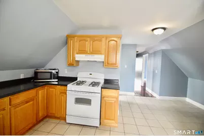 32 Boston Terrace #3rd floor, Bridgeport, CT 06610 - Photo 10