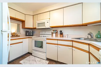 1367 Hanover Avenue #603, Meriden, CT 06451 - Photo 4