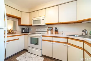 1367 Hanover Ave, Meriden, CT 06451 - Photo 4