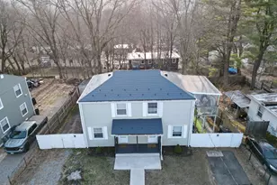 4 Hilltop Rd, New Haven, CT 06515 - Photo 2