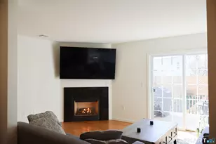 25 W Silver St, Middletown, CT 06457 - Photo 2