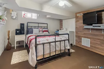 135 Laurel Place, Bridgeport, CT 06604 - Photo 34