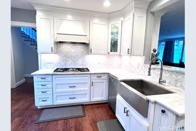 32 Regents Park #32, Westport, CT 06880 - Photo 8