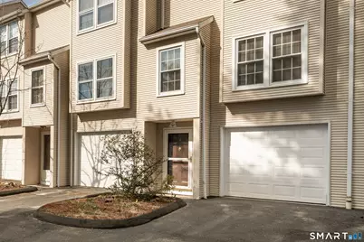 40 Deerwood Lane #9, Waterbury, CT 06704 - Photo 2