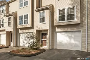 40 Deerwood Ln, Waterbury, CT 06704 - Photo 2