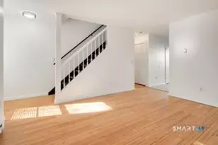 40 Deerwood Ln, Waterbury, CT 06704 - Photo 8