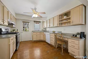 25 Fairland St, Stamford, CT 06905 - Photo 6