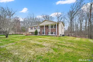 5 Lost Brook Ln, Wallingford, CT 06492 - Photo 2