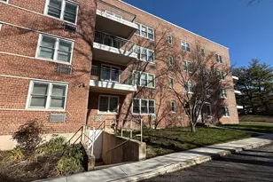 50 Lafayette Pl, Greenwich, CT 06830 - Photo 4