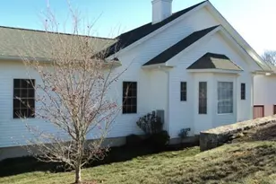 5 Pondview Cir, Beacon Falls, CT 06403 - Photo 2