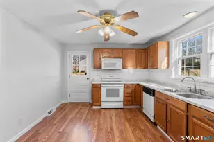 122 Newton St, Norwich, CT 06360 - Photo 10