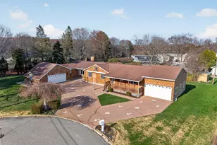 21 Gun Shot Rd, Waterford, CT 06385 - Photo 2