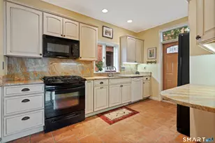 7 Wooster Pl, New Haven, CT 06511 - Photo 2