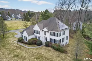 5 Fenwick Dr, Avon, CT 06001 - Photo 2