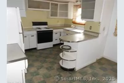 8 Burnham Street #2A, Plymouth, CT 06786 - Photo 4