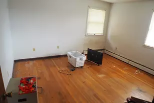 341 Lounsbury St, Waterbury, CT 06706 - Photo 14