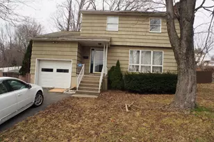 341 Lounsbury St, Waterbury, CT 06706 - Photo 1