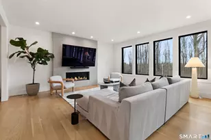 8 Holly Ln, Newtown, CT 06482 - Photo 4