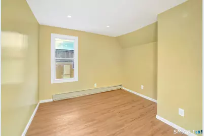 27 Walnut Avenue #3rd Floor, Waterbury, CT 06704 - Photo 4