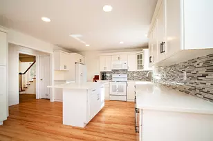 81 Old Stratfield Rd, Fairfield, CT 06825 - Photo 6