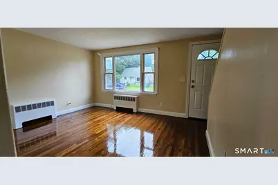 98 East Burnham Street, Bloomfield, CT 06002 - Photo 2