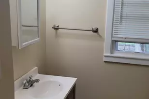 98 E Burnham St, Bloomfield, CT 06002 - Photo 6