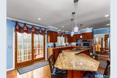 3 Lancelot Way, Hamden, CT 06518 - Photo 8