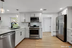 18 Foxridge Rd, West Hartford, CT 06107 - Photo 4