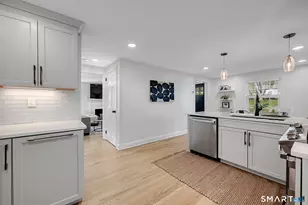 18 Foxridge Rd, West Hartford, CT 06107 - Photo 6