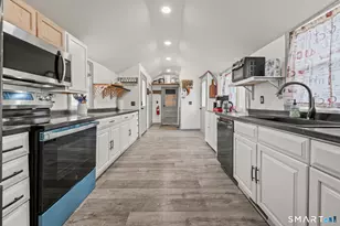 475 Ballfall Rd, Middletown, CT 06457 - Photo 2