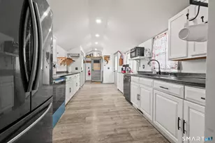 475 Ballfall Rd, Middletown, CT 06457 - Photo 6