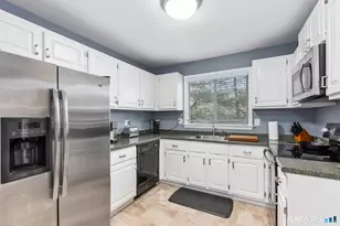 20 E Pembroke Rd, Danbury, CT 06811 - Photo 10